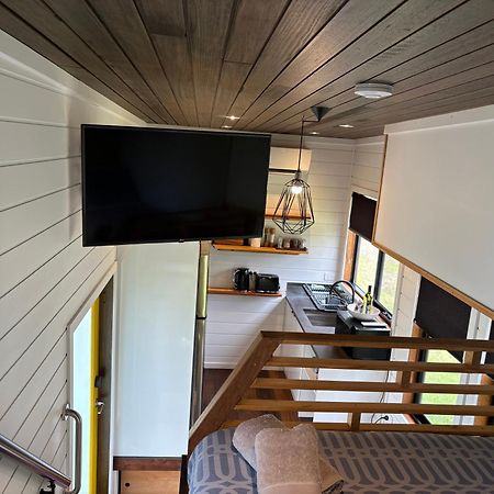 Ocean Breeze Tiny House - Ocean And Lake View Маллакута Экстерьер фото